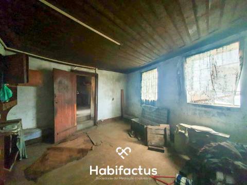 Moradia Isolada T5 para Reconstrução | Parada – Carregal do Sal