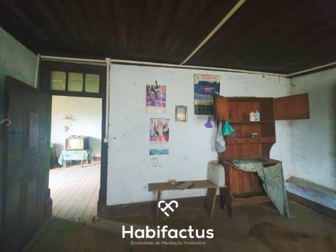 Moradia Isolada T5 para Reconstrução | Parada – Carregal do Sal