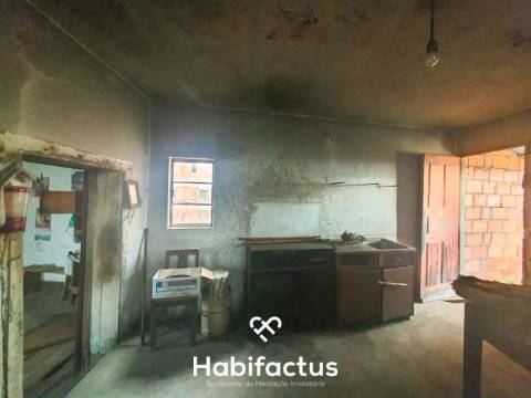 Moradia Isolada T5 para Reconstrução | Parada – Carregal do Sal