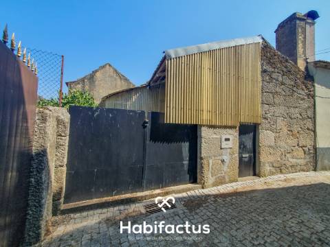 Moradia T3 à venda para Renovação em Paranhos da Beira - Seia