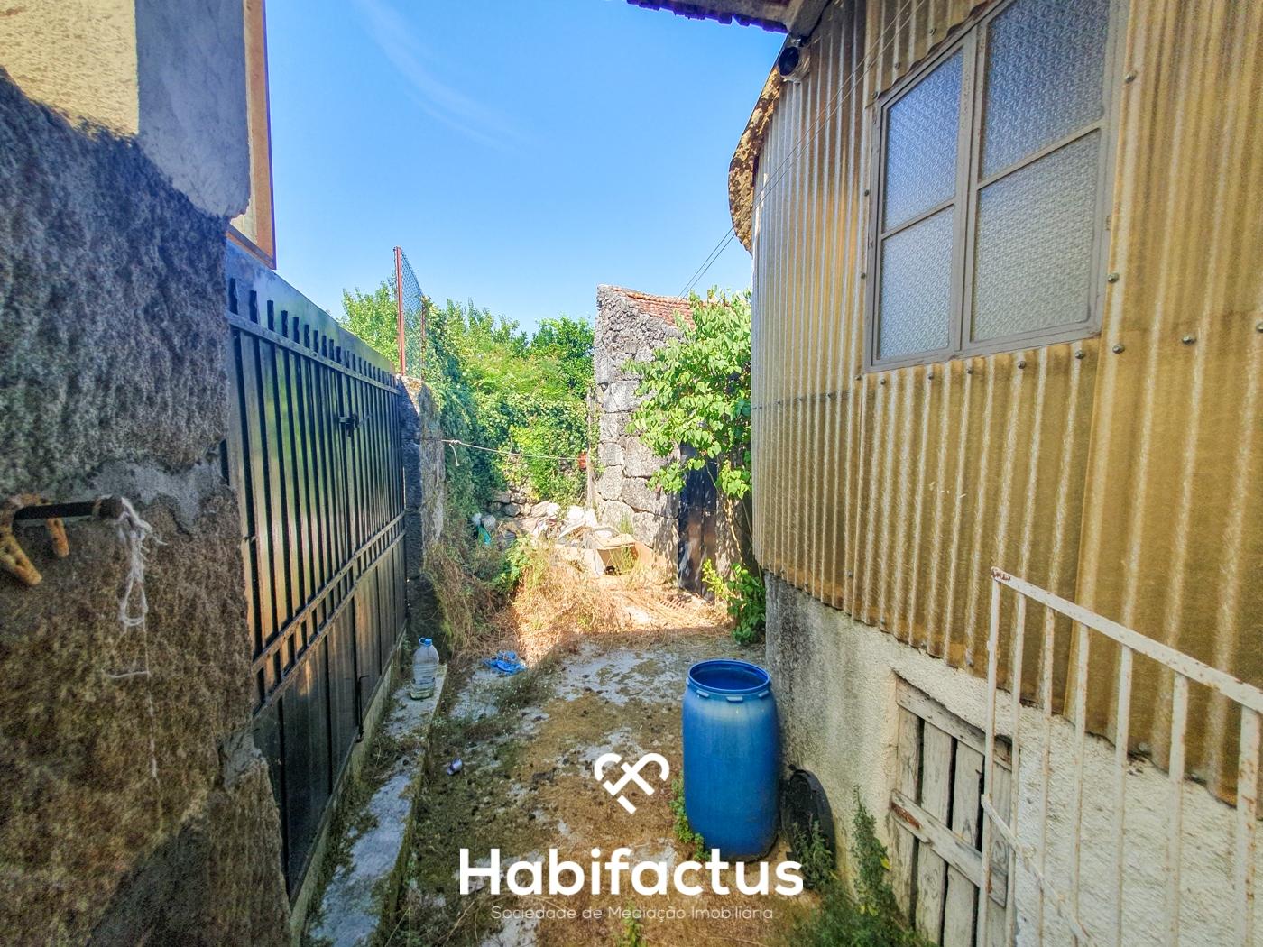 Moradia T3 à venda para Renovação em Paranhos da Beira - Seia