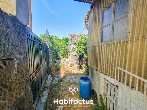 Moradia T3 à venda para Renovação em Paranhos da Beira - Seia