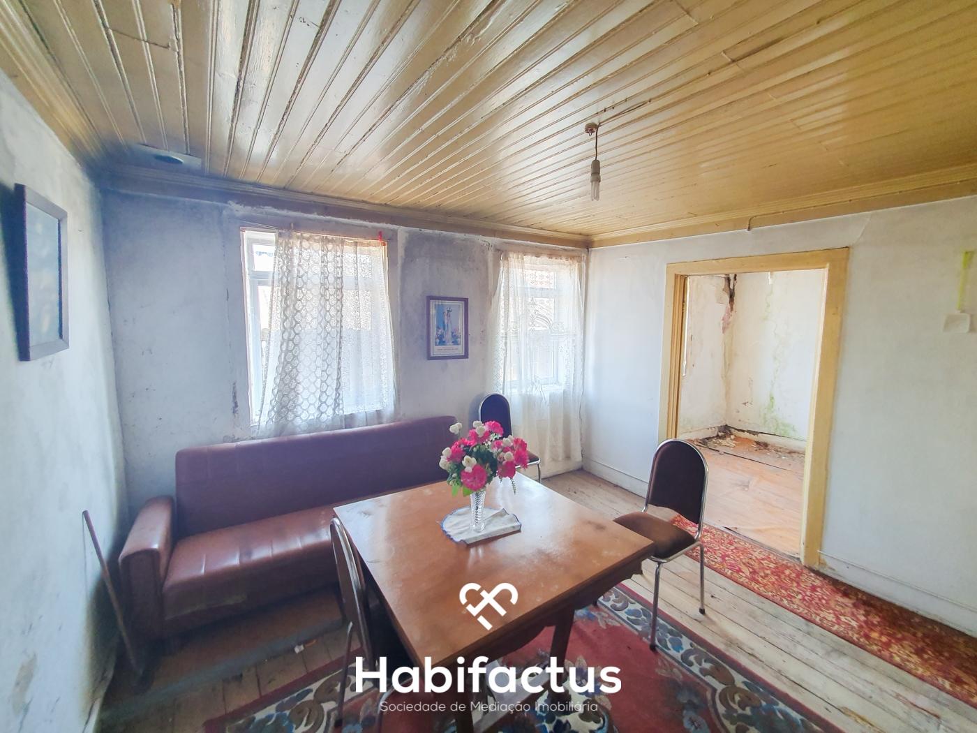 Moradia T3 à venda para Renovação em Paranhos da Beira - Seia