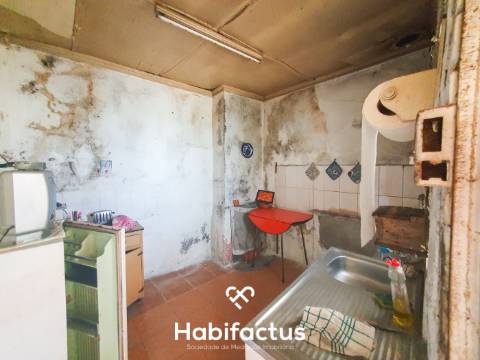 Moradia T3 à venda para Renovação em Paranhos da Beira - Seia