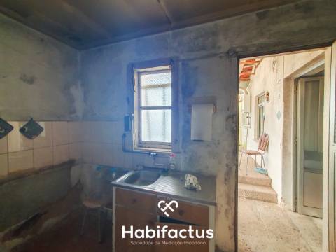 Moradia T3 à venda para Renovação em Paranhos da Beira - Seia