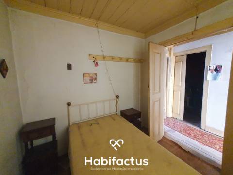 Moradia T3 à venda para Renovação em Paranhos da Beira - Seia