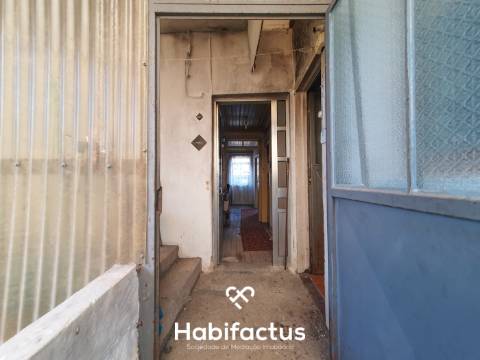 Moradia T3 à venda para Renovação em Paranhos da Beira - Seia