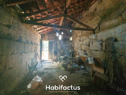 Moradia T3 à venda para Renovação em Paranhos da Beira - Seia