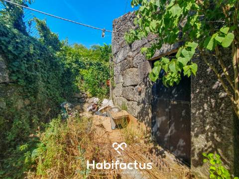 Moradia T3 à venda para Renovação em Paranhos da Beira - Seia