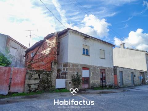 Moradia T3 para Remodelar – Campo de Besteiros, Tondela