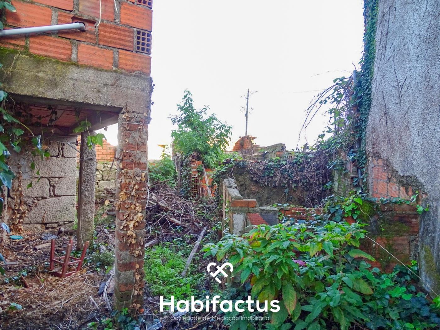 Moradia T3 para Remodelar – Campo de Besteiros, Tondela