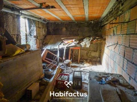 Moradia T3 para Remodelar – Campo de Besteiros, Tondela