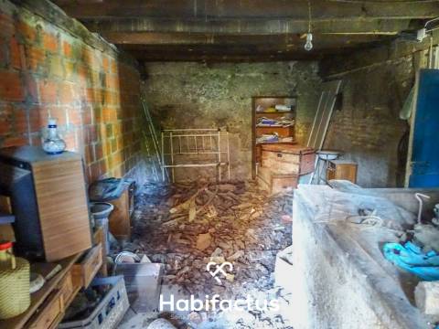 Moradia T3 para Remodelar – Campo de Besteiros, Tondela