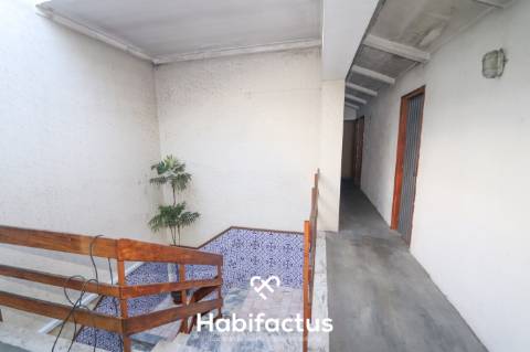 Apartamento T3 com garagem à venda no centro da cidade.