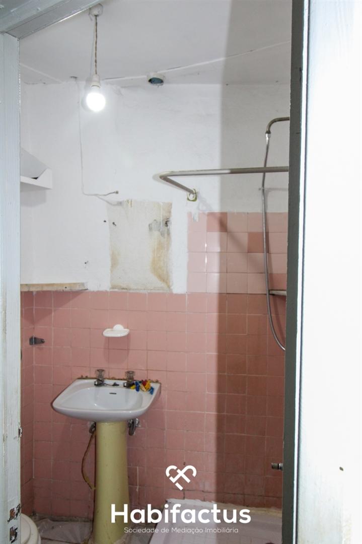 Moradia devoluta para venda em marzovelos - Viseu