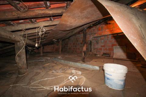 Moradia devoluta para venda em marzovelos - Viseu