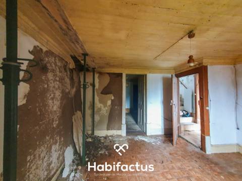 Moradia para reconstrução na Zona Histórica de Seia - Guarda.