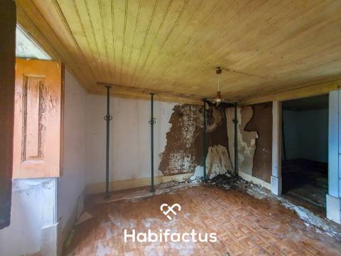 Moradia para reconstrução na Zona Histórica de Seia - Guarda.