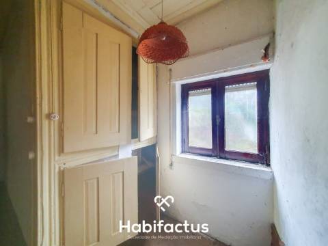 Moradia para reconstrução na Zona Histórica de Seia - Guarda.