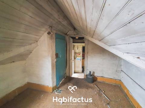 Moradia para reconstrução na Zona Histórica de Seia - Guarda.