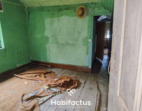 Moradia para reconstrução na Zona Histórica de Seia - Guarda.