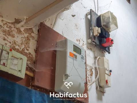 Moradia para reconstrução na Zona Histórica de Seia - Guarda.