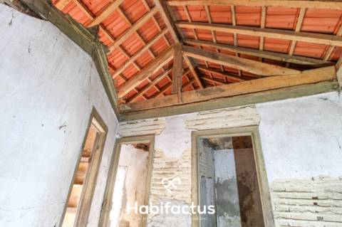 Moradia T2 para reconstuir em Tondela