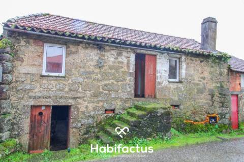 Duas Moradias para Remodelação em Coelhoso, Tondela