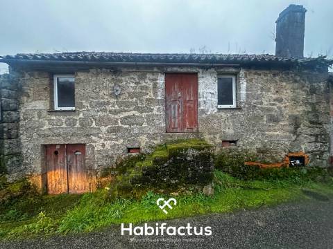 Duas Moradias para Remodelação em Coelhoso, Tondela