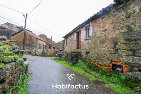 Duas Moradias para Remodelação em Coelhoso, Tondela