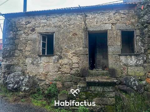 Duas Moradias para Remodelação em Coelhoso, Tondela
