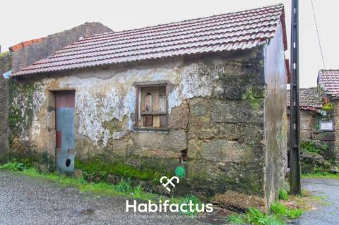 Duas Moradias para Remodelação em Coelhoso, Tondela