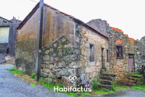 Duas Moradias para Remodelação em Coelhoso, Tondela