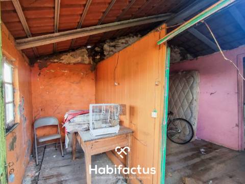 Moradia T3 para reconstrução com logradouro e vista para o Santuário, á venda em Oliveira-Mangualde