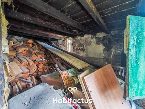 Moradia T3 para reconstrução com logradouro e vista para o Santuário, á venda em Oliveira-Mangualde