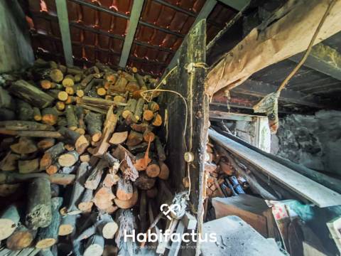 Moradia T3 para reconstrução com logradouro e vista para o Santuário, á venda em Oliveira-Mangualde