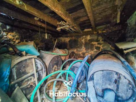 Moradia T3 para reconstrução com logradouro e vista para o Santuário, á venda em Oliveira-Mangualde