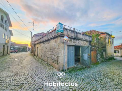 Moradia Isolada T6 para Reconstrução, com Jardim interior privado e Terraço, á Venda em Vilar Seco,