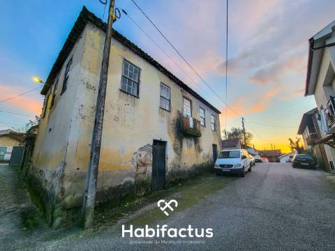 Moradia Isolada T6 para Reconstrução, com Jardim interior privado e Terraço, á Venda em Vilar Seco,