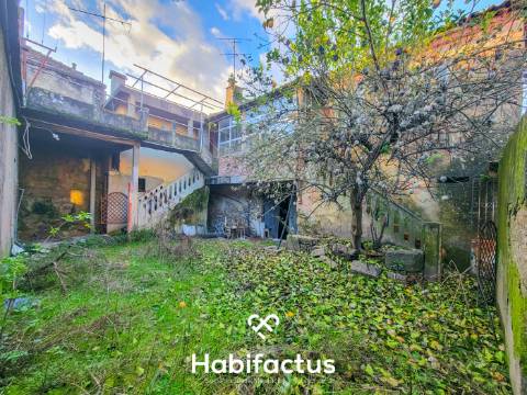 Moradia Isolada T6 para Reconstrução, com Jardim interior privado e Terraço, á Venda em Vilar Seco,