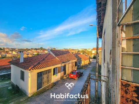Moradia Isolada T6 para Reconstrução, com Jardim interior privado e Terraço, á Venda em Vilar Seco,