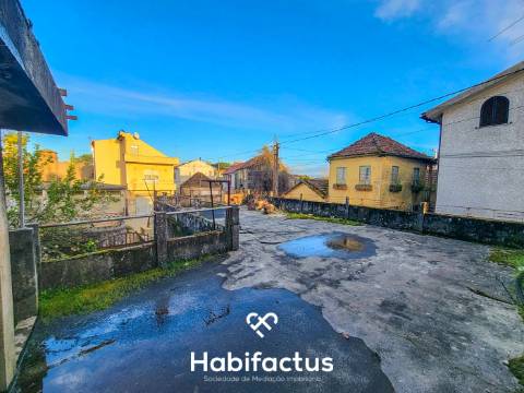 Moradia Isolada T6 para Reconstrução, com Jardim interior privado e Terraço, á Venda em Vilar Seco,