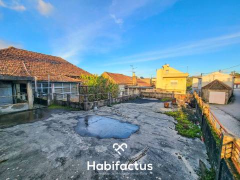 Moradia Isolada T6 para Reconstrução, com Jardim interior privado e Terraço, á Venda em Vilar Seco,