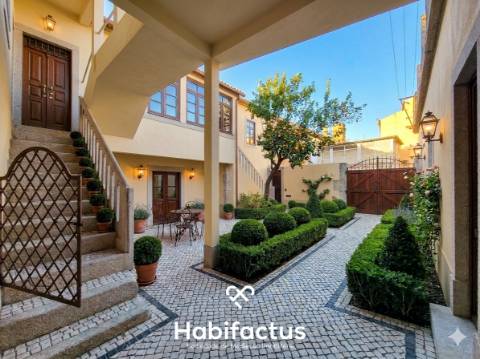 Moradia Isolada T6 para Reconstrução, com Jardim interior privado e Terraço, á Venda em Vilar Seco,