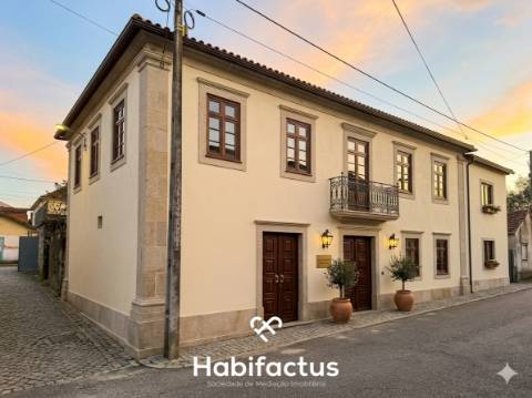 Moradia Isolada T6 para Reconstrução, com Jardim interior privado e Terraço, á Venda em Vilar Seco,