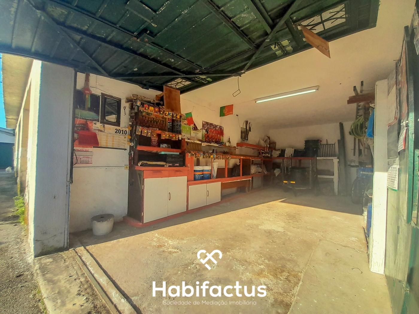 Garagem á Venda, no Centro de Nelas - Viseu