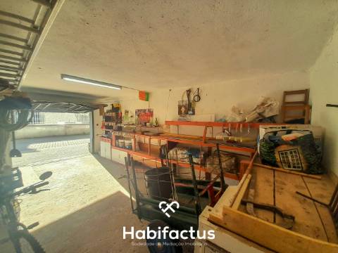 Garagem á Venda, no Centro de Nelas - Viseu