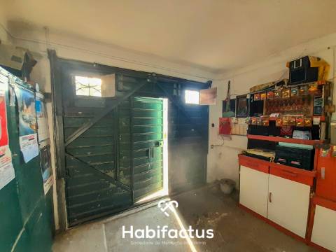 Garagem á Venda, no Centro de Nelas - Viseu