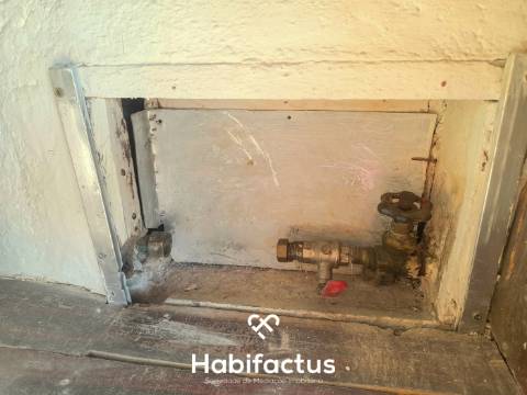 Garagem á Venda, no Centro de Nelas - Viseu