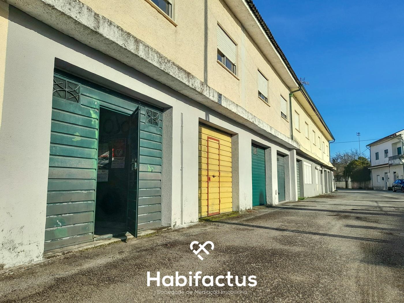 Garagem á Venda, no Centro de Nelas - Viseu